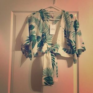 J.0.A. Low-cut front tie crop